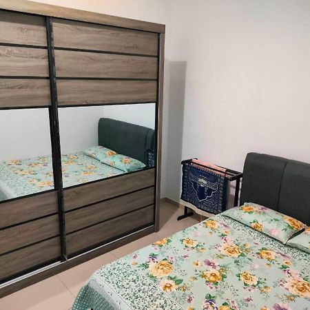 Aiman'S Rose Homestay Teluk Panglima Garang Ngoại thất bức ảnh