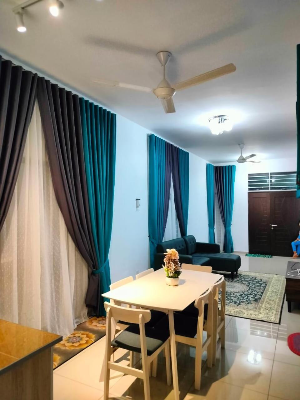 Aiman'S Rose Homestay Teluk Panglima Garang Ngoại thất bức ảnh