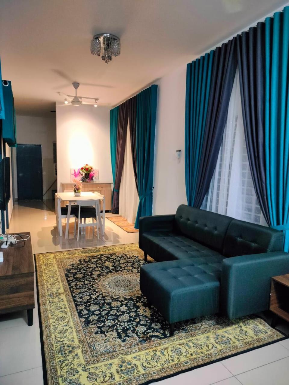 Aiman'S Rose Homestay Teluk Panglima Garang Ngoại thất bức ảnh