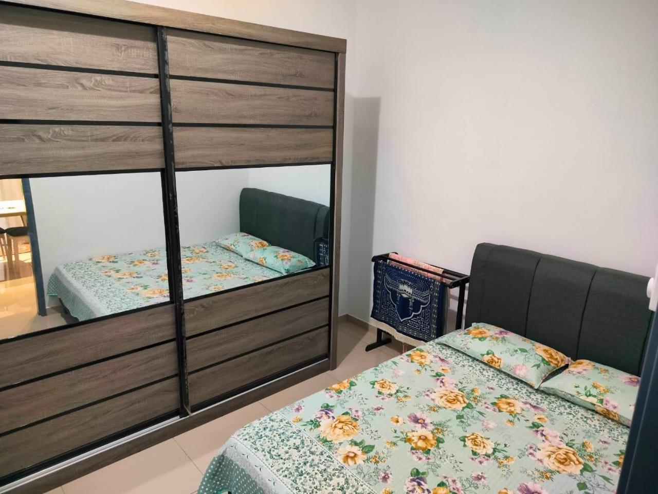 Aiman'S Rose Homestay Teluk Panglima Garang Ngoại thất bức ảnh