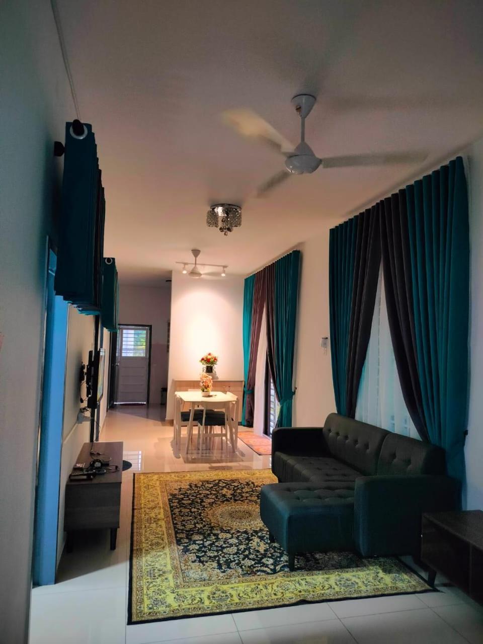 Aiman'S Rose Homestay Teluk Panglima Garang Ngoại thất bức ảnh
